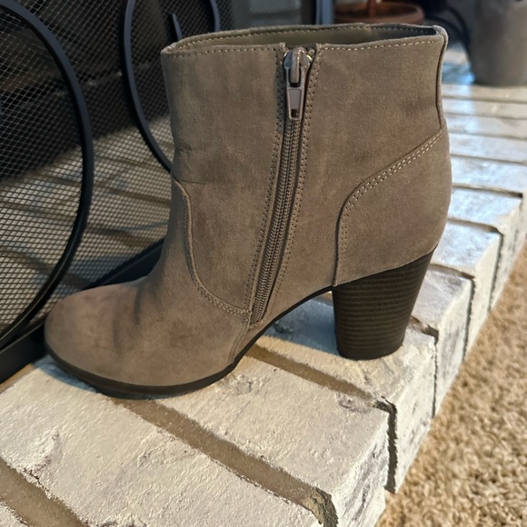 Madden Girl Taupe booties - Picture 2 of 4